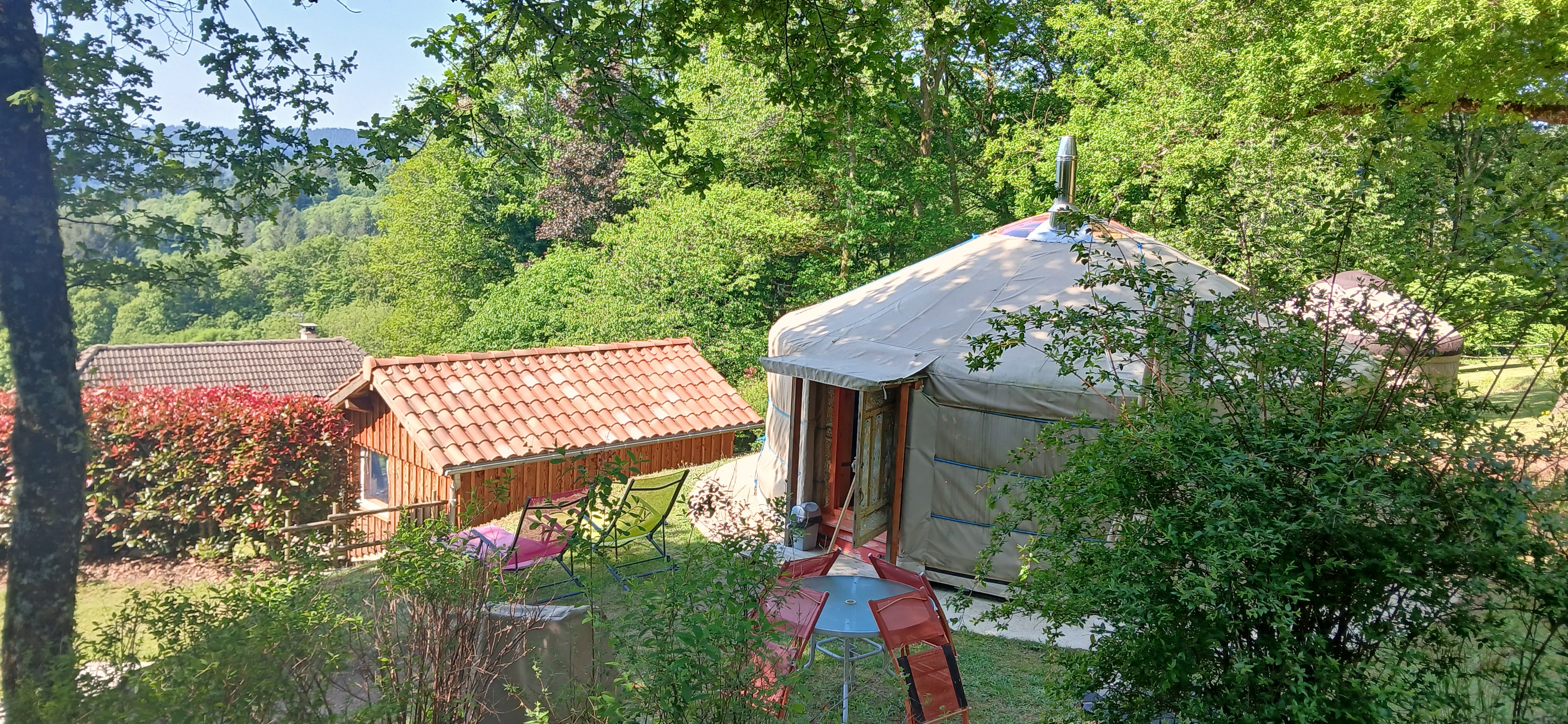 Yourte mongole "Le Point du Jour", en pleine nature, vue imprenable - Auriat, Creuse, au cœur du Limousin - Bâtiment annexe à proximité (Cuisine)