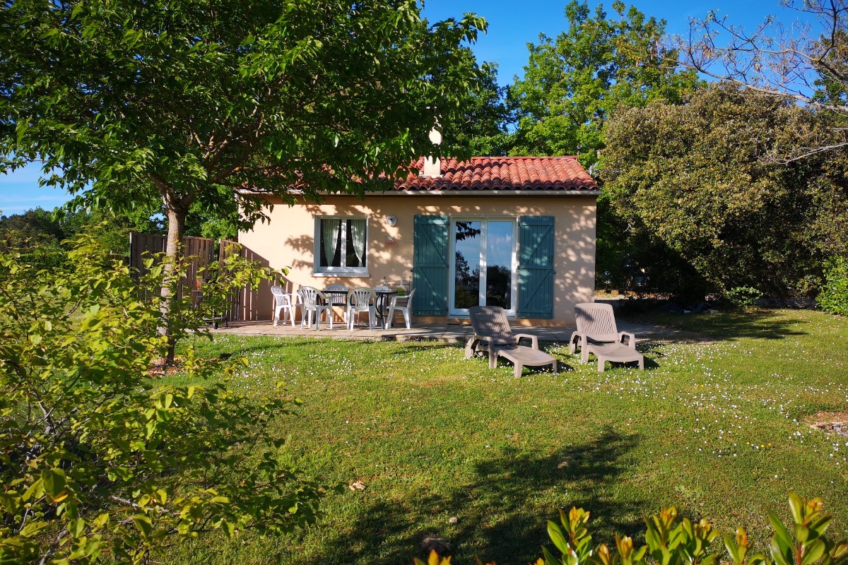 Jardin et terrasse Village de Gîtes Les Collines d'Eyvigues 24580 Salignac Eyvigues Clévacances
