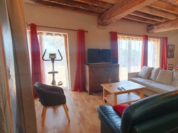 Salon coin TV et vélo appartement