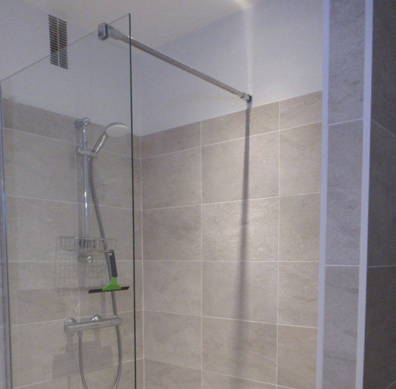 TERRASSE VUE PANORAMIQUE SUR LA MER COTE DE GRANIT ROSE, TREGASTEL, COTES d'ARMOR, BRETAGNE - salle de bain