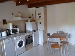 La Laurère - la cuisine, également coin repas.