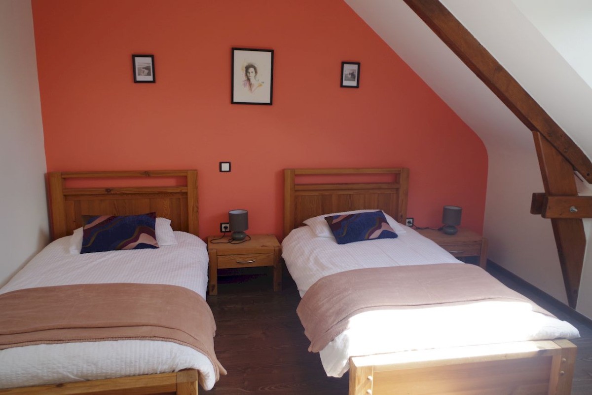 à l'étage - Chambre Rose - 2 lits 90x190