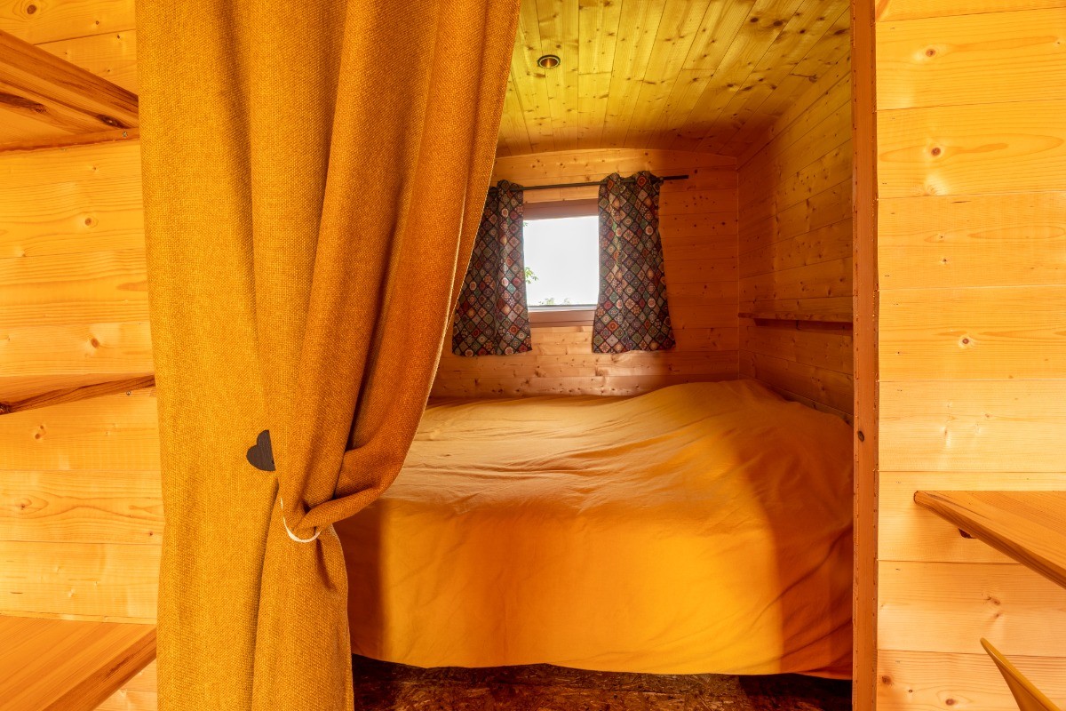 Domaine de la Cambre, camping à la ferme, gîte avec piscine, roulotte, logement insolite, déconnexion, vacance nature, Duffort, Gers, Occitanie, tourisme vert