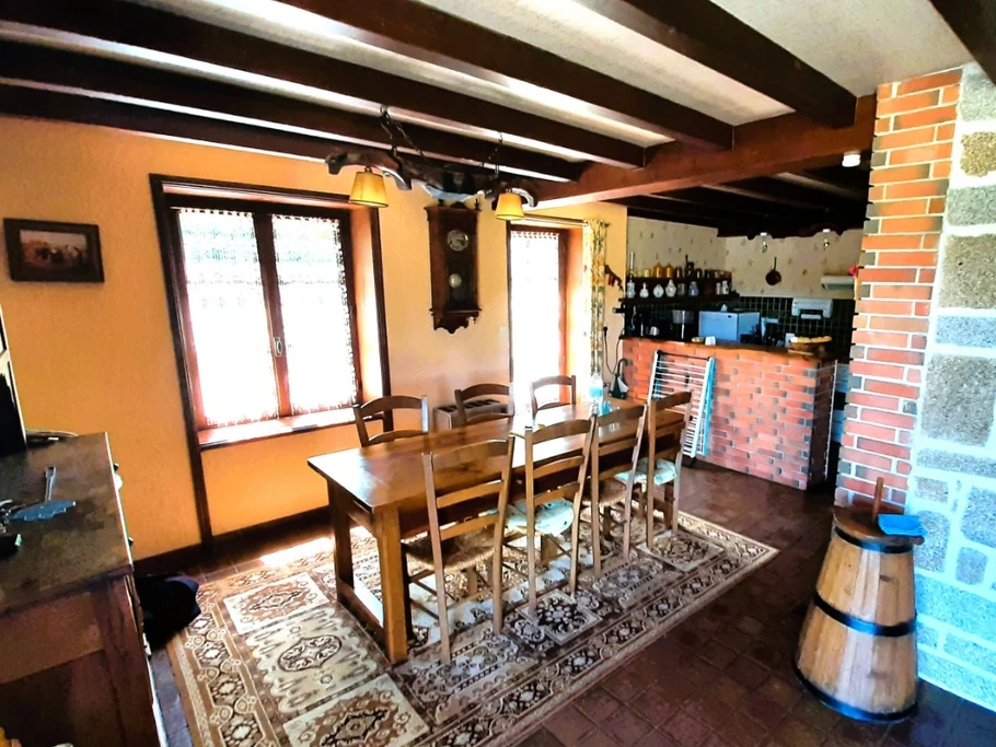 Pièce de vie (cuisine US, séjour-salon).