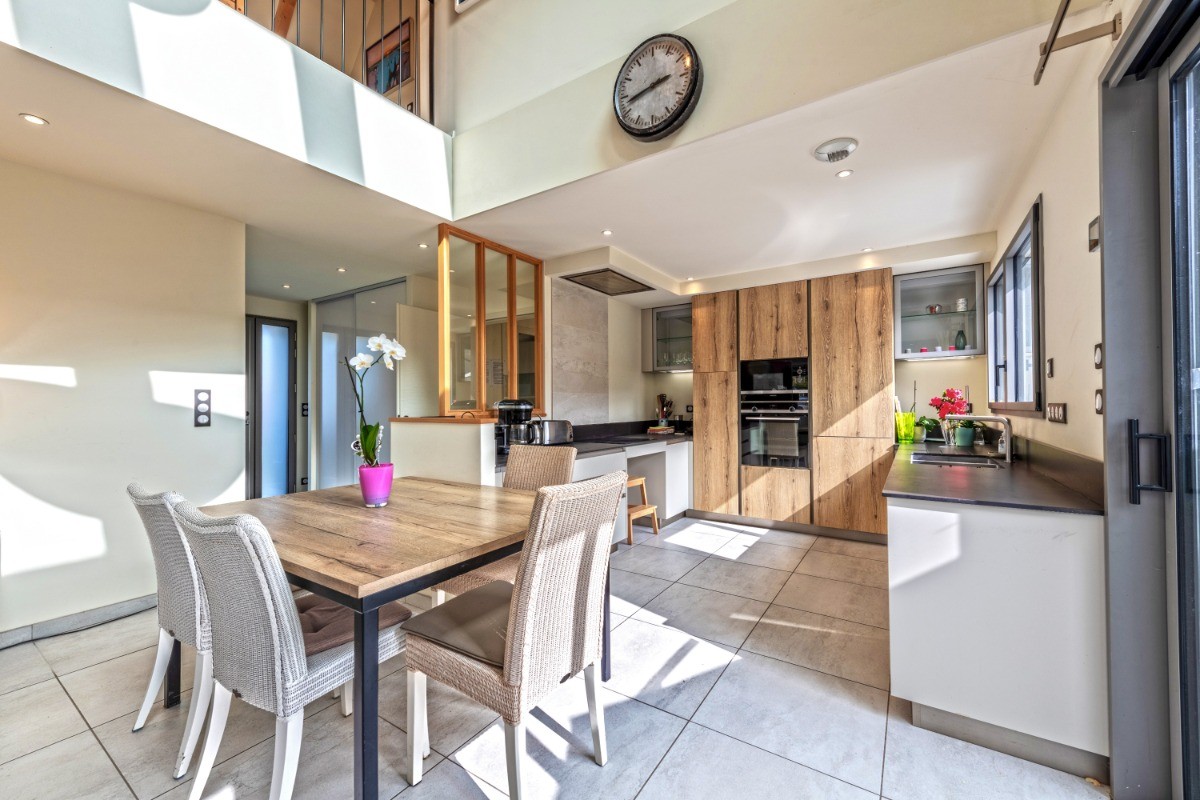 Cuisine entièrement équipée, Villa d'architecte totalement pensée et réalisée pour un confort optimal