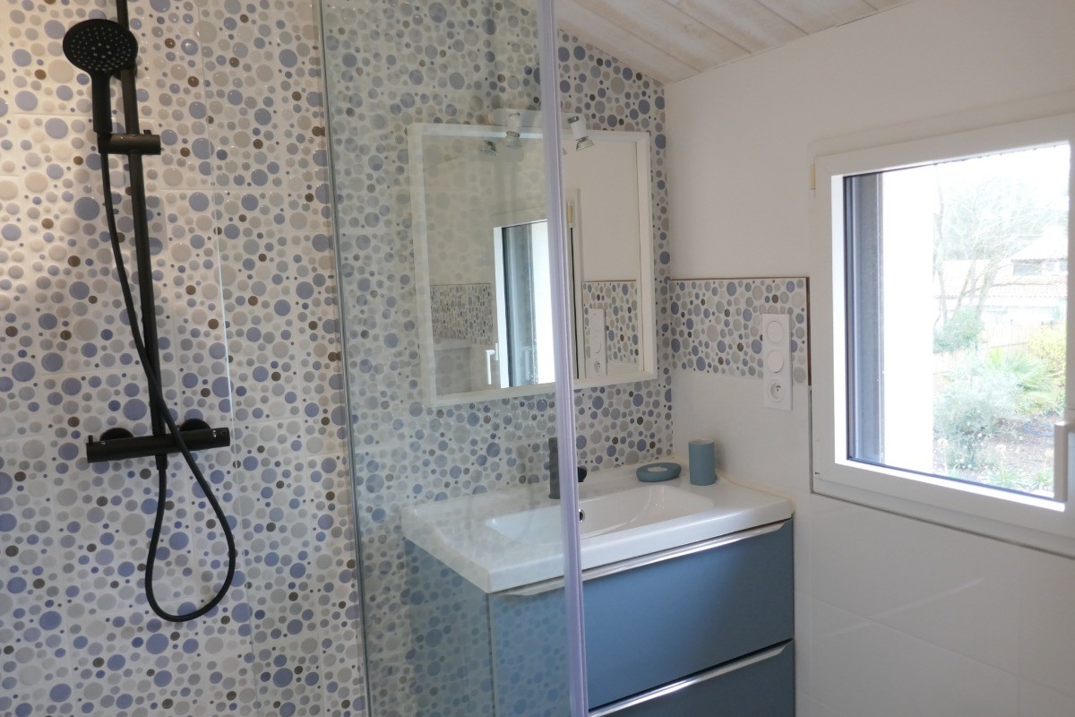 Salle d'eau communicante de l’etage