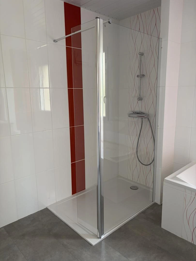 Shower for people with reduced mobility