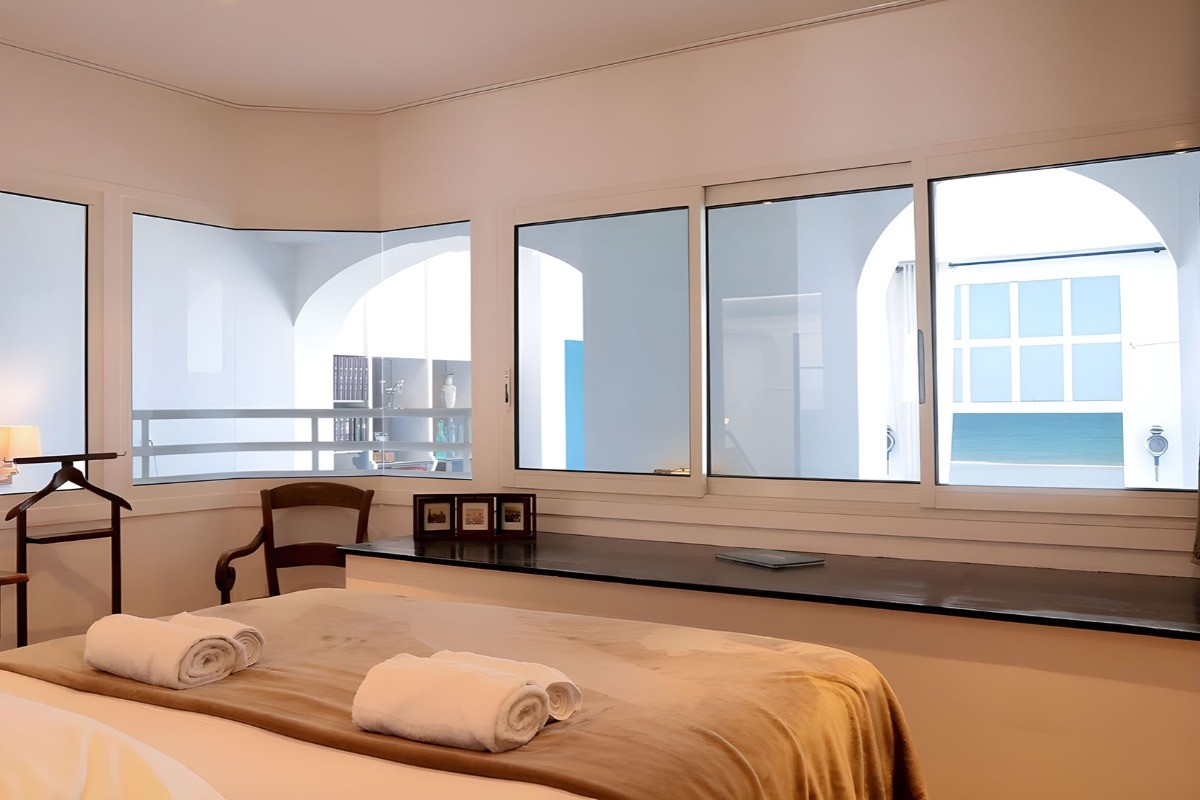 Suite parentale lit 160x200, vue mer, accès par un escalier