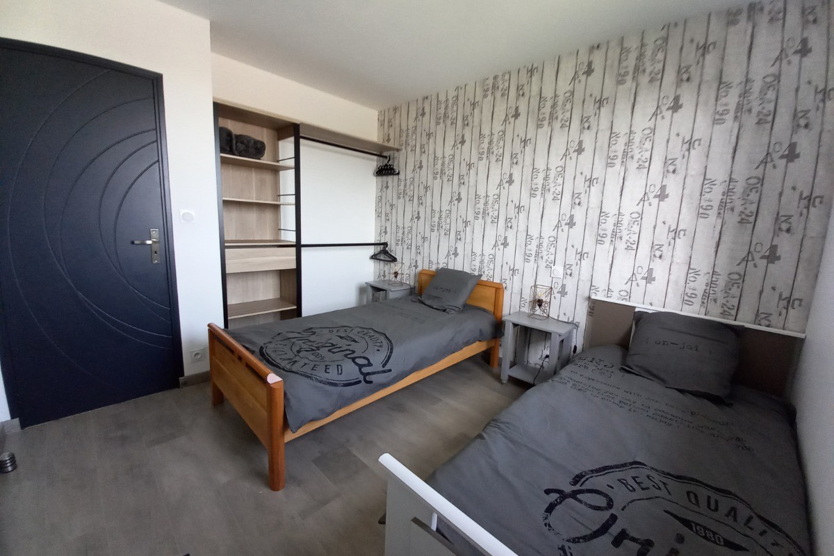 location Tréveneuc ,chambre navy avec 2 lits de 1 personne
