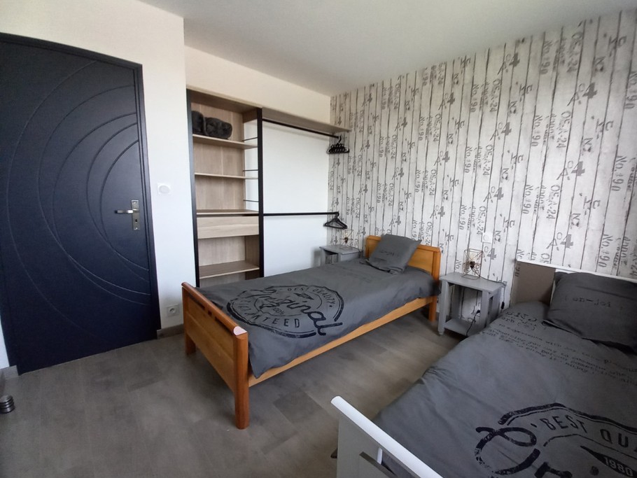 location Tréveneuc ,chambre navy avec 2 lits de 1 personne