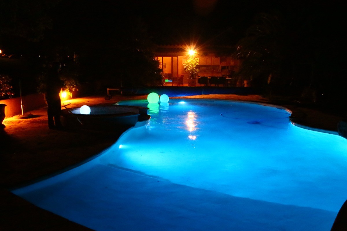 la piscine un soir d'été