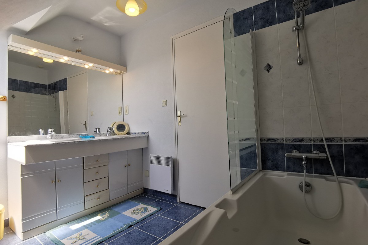 Salle de bain à l'étage