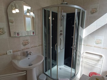 Villa bon repos, chambre des écoliers - douche