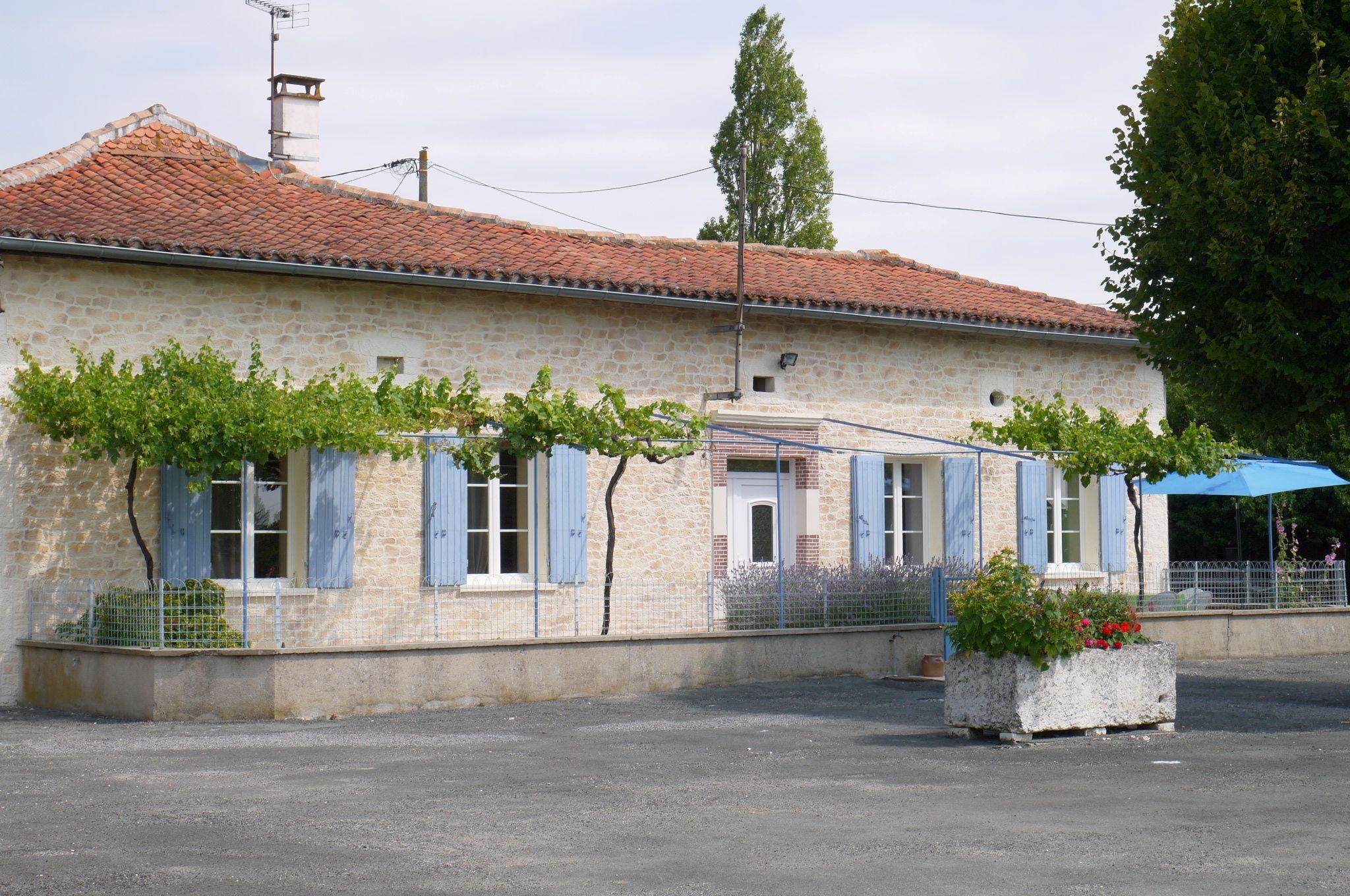 Gite des Mirabelles avec piscine à Curac en Charente pour 6 personnes