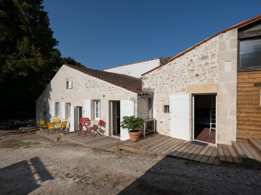 Saintongaise gîtes, domaine Les Côteaux de Pilauzin, près du Château de La Roche Courbon en Charente maritime