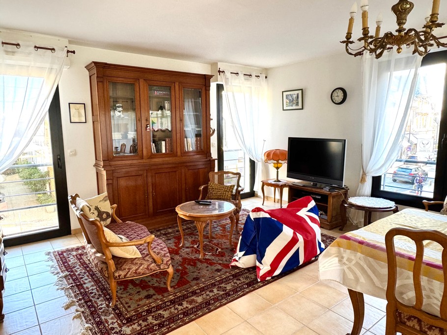 TV lounge, PS3, wifi, board games