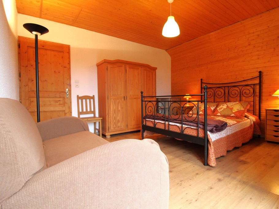 Bedroom 5 - Gîte Le Sapin, close to lakes and walks, sleeps 4-8