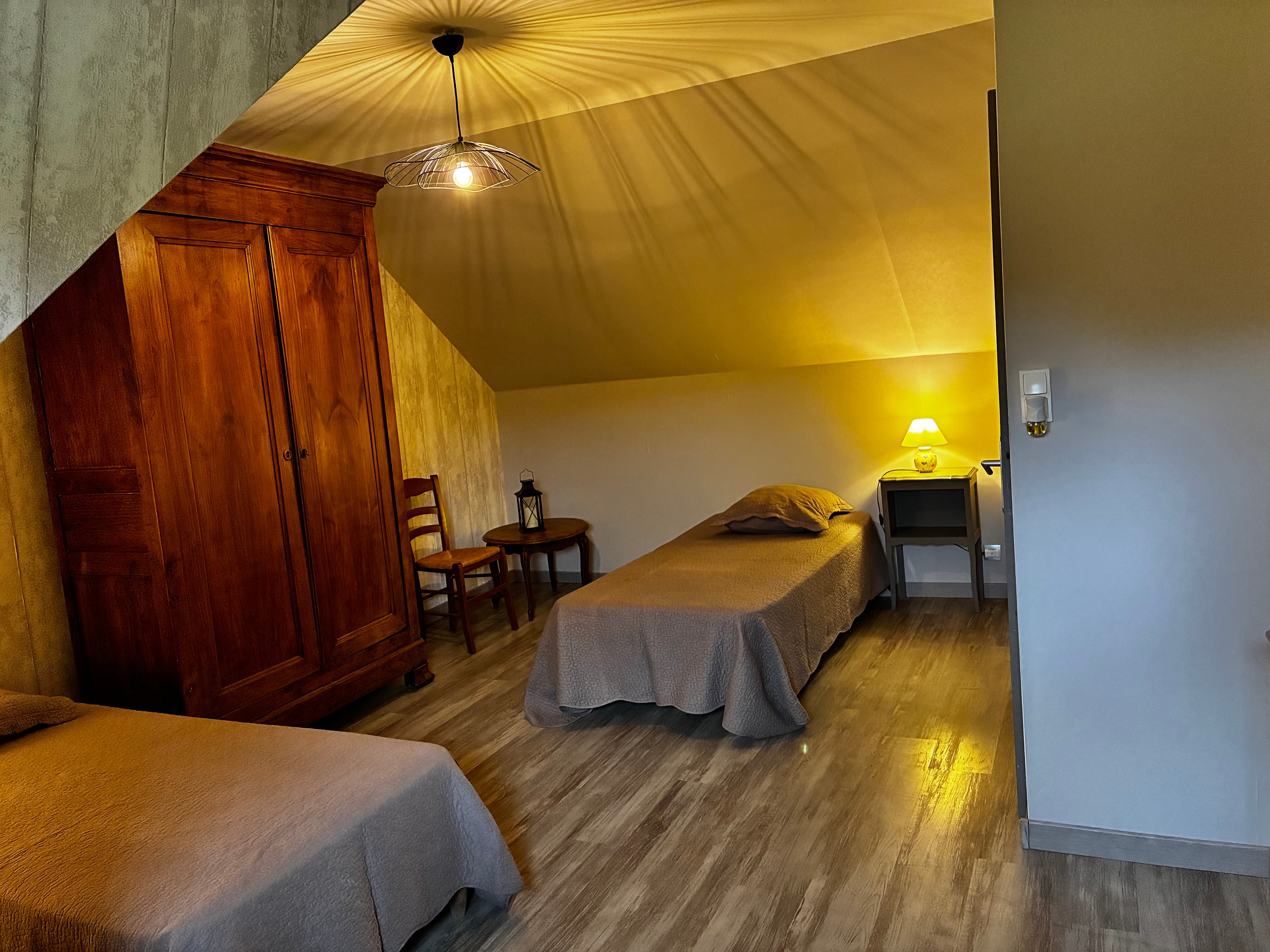 Upstairs twin bedroom