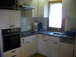 cuisine équipée (lave vaisselle plaque électrique