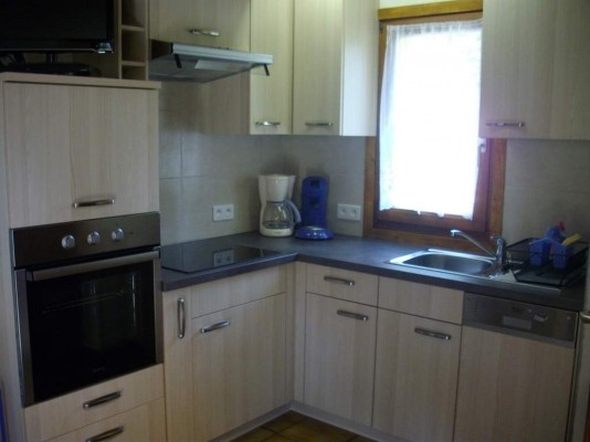 cuisine équipée (lave vaisselle plaque électrique