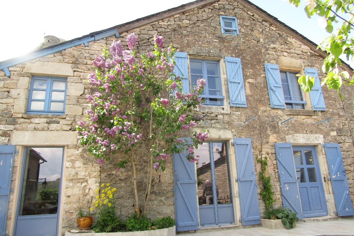 Gite les volets bleus, the façade