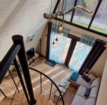 Le salon depuis la mezzanine - Chalet Ecureuil