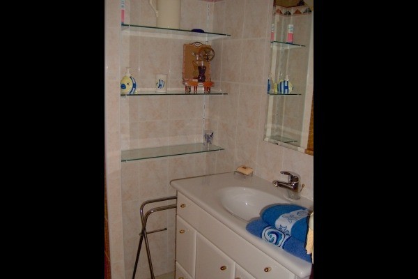 la 2ième salle de bain ave couche et WC