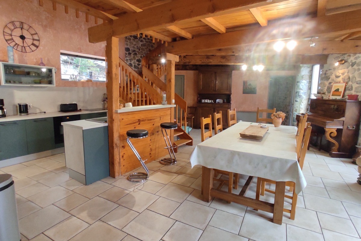 Gîte les pieds dans l'eau - Cuisine séjour