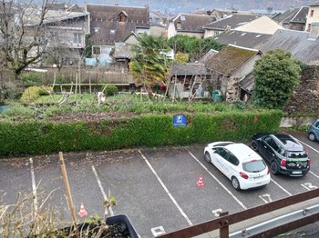 Place de parking au pied de la résidence