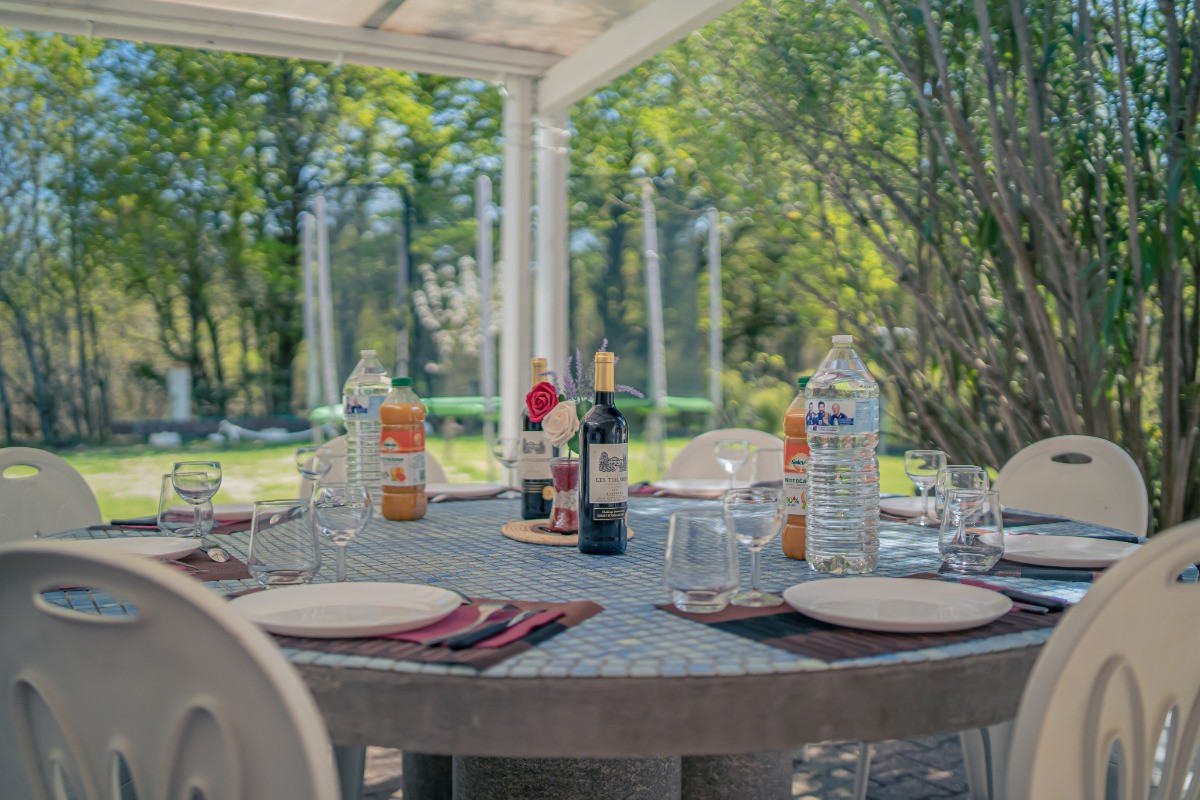 terrasse couverte et barbecue
