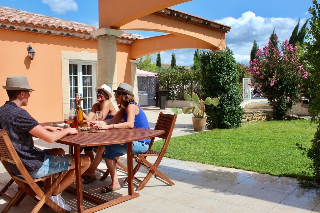 Plusieurs terrasses pour les apéritifs ou les barbecues - Domaine des Terrières