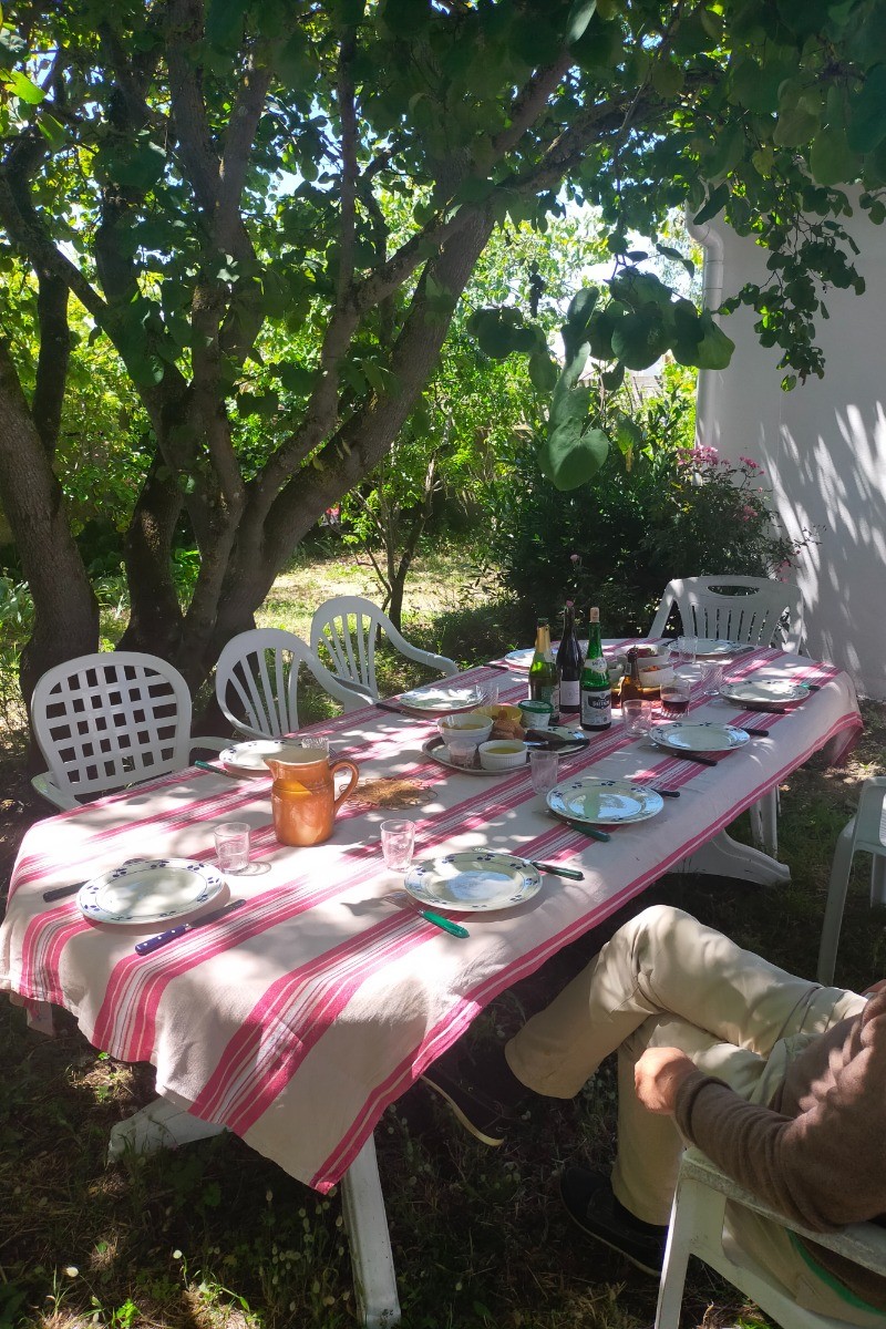 Jardin clos et ombragé