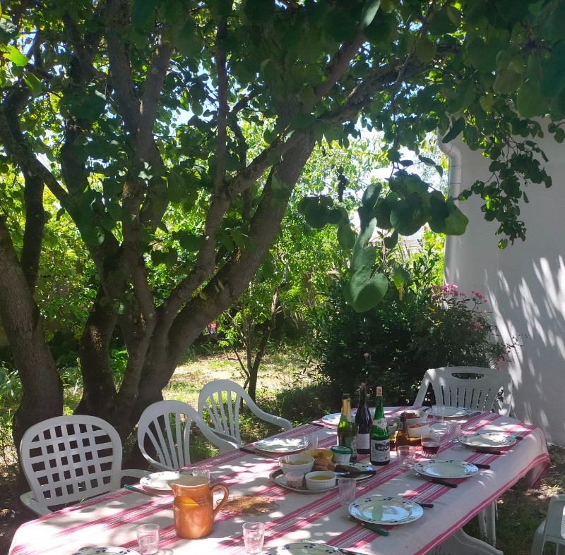 Jardin clos et ombragé