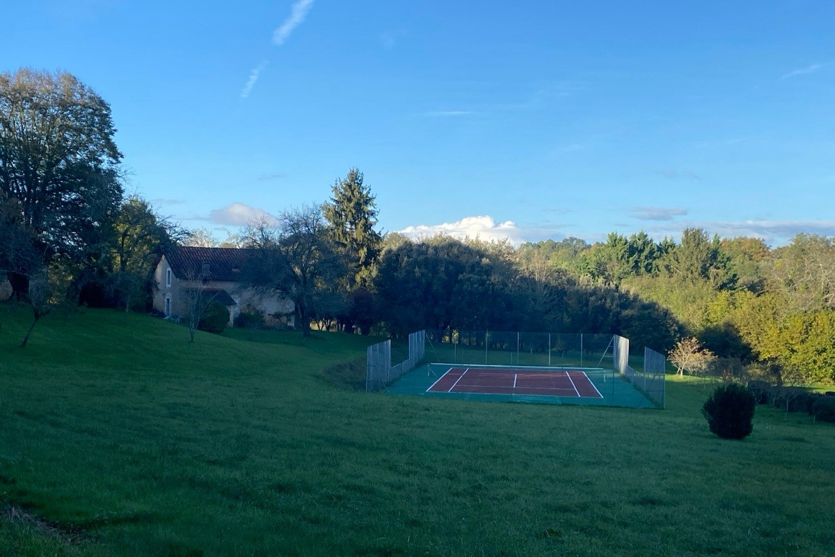 Vue du tennis et du gite