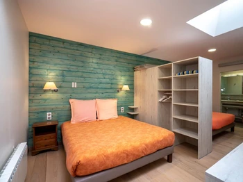 Chambre 2 (2 lits de 160X200) séparés par les penderies