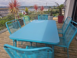 Terrasse donnant sur la rade