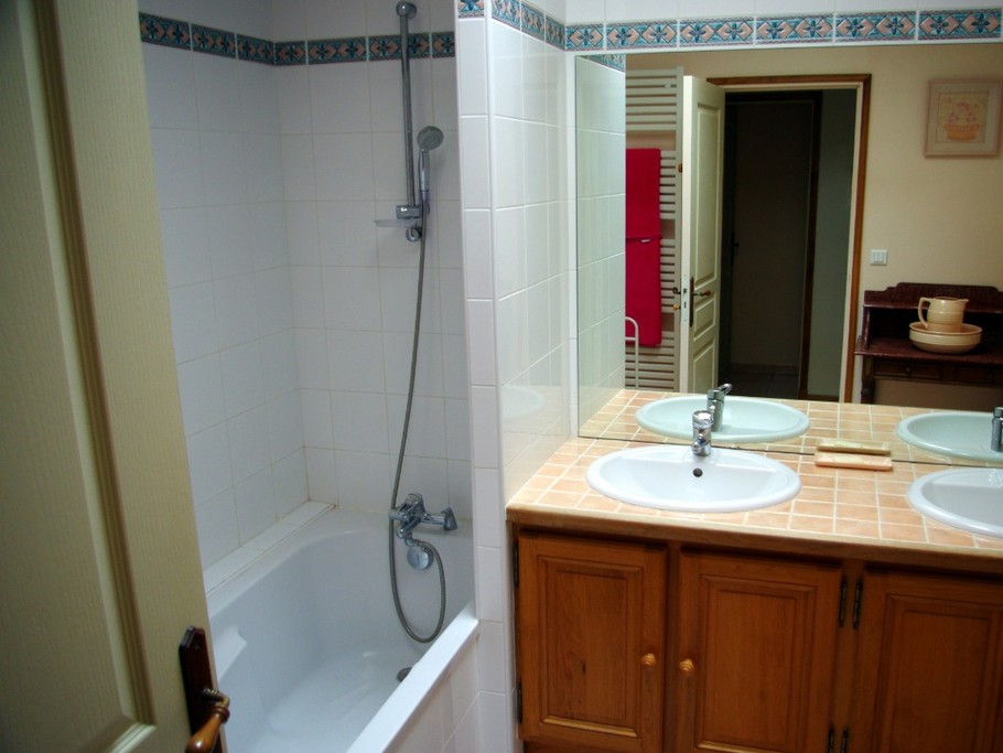 salle de bains à l'étage