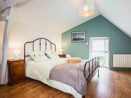 Chambre à l'étage pour 2 personnes avec salle d'eau attenante (lit 140x200 cm)
