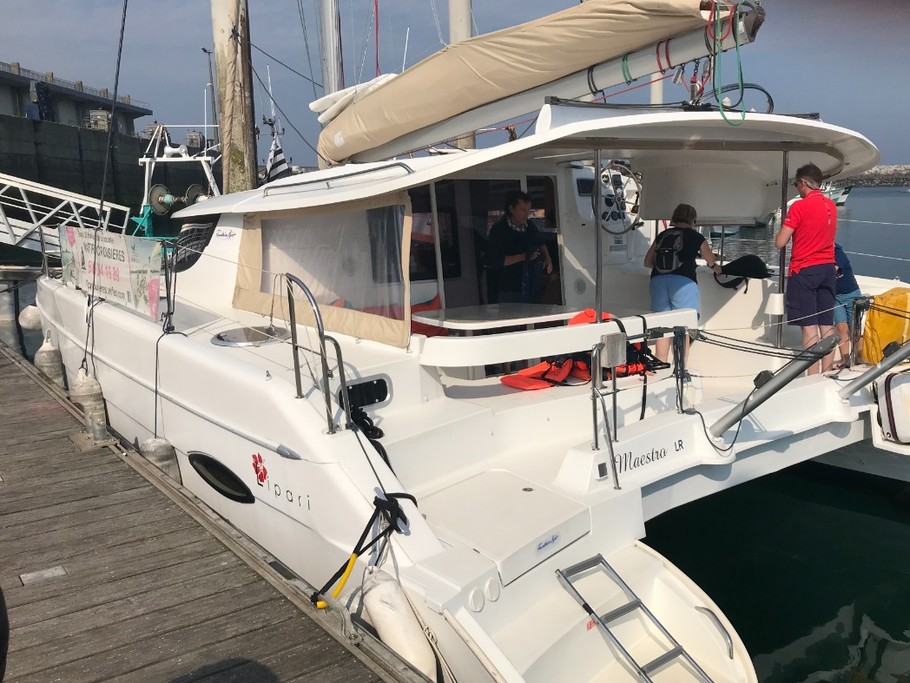 Ballade en mer en catamaran (sur résa.)- Apt. de charme 2 pers, vue mer - Plage des Rosaires à PLERIN - COTES D'ARMOR ( BRETAGNE )
