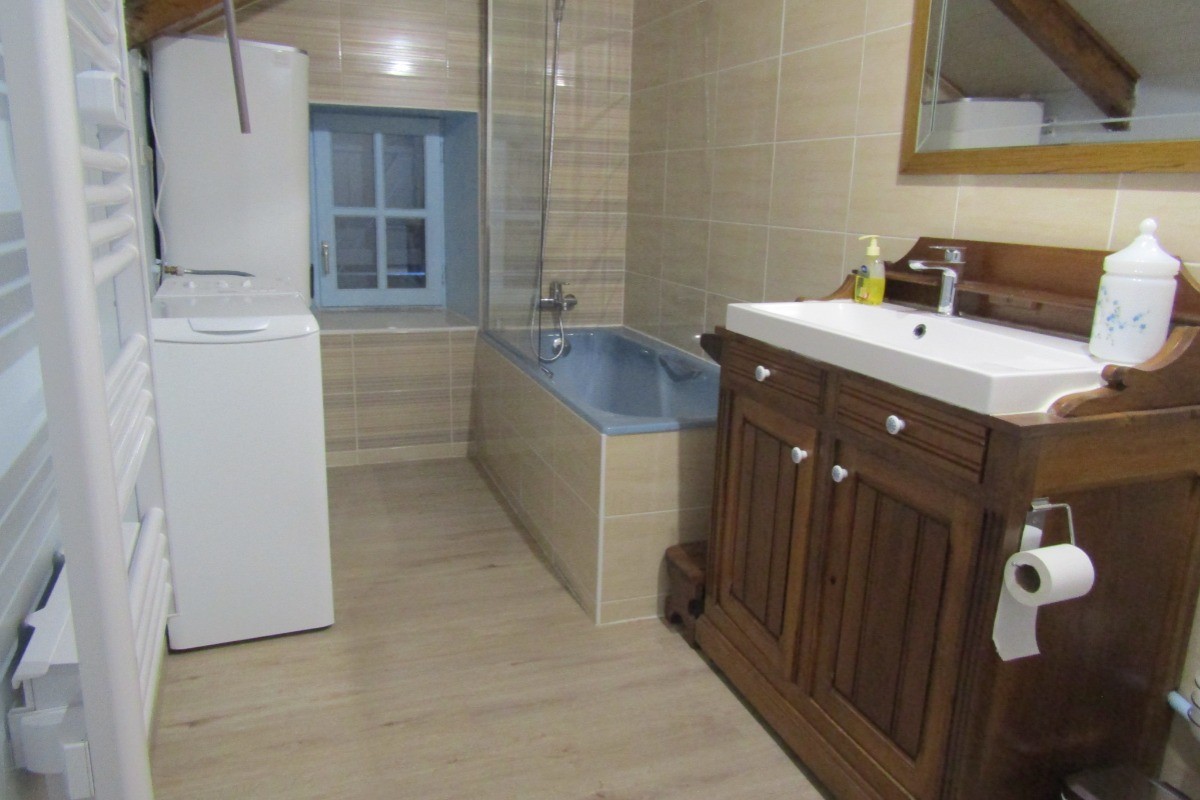 bathroom Gîte in Sévérac le Château
