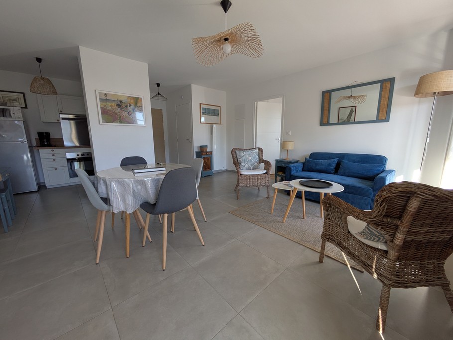 Living room-kitchen