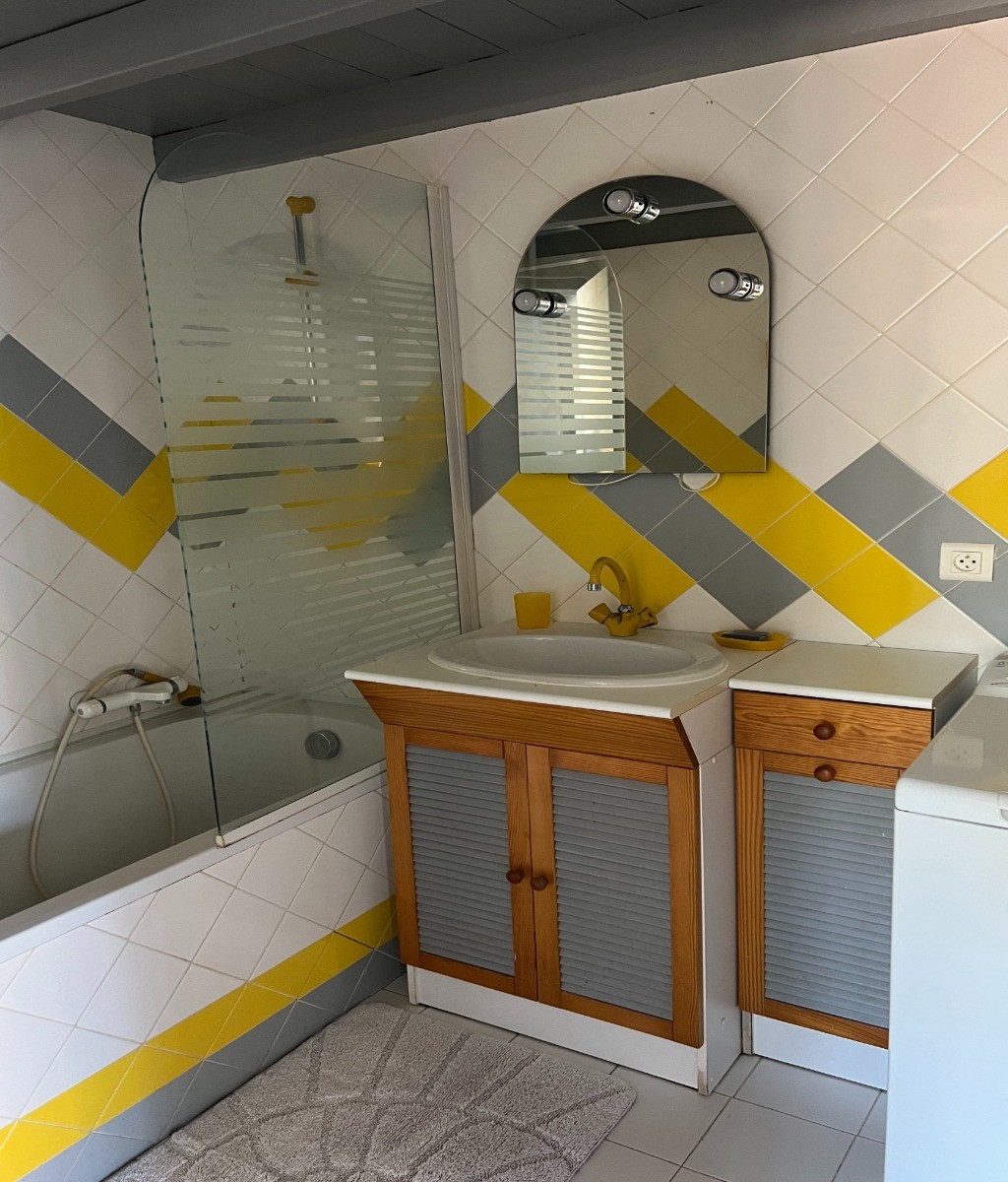 salle de bains et Lave-linge