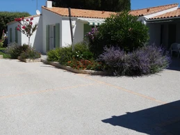 vue du portail parking 2 voitures