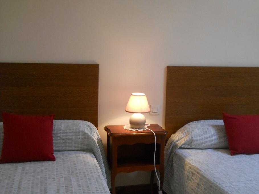 CHAMBRE A DEUX LITS