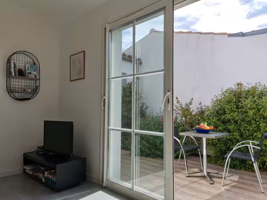 TRIBORD house with private courtyard and car park for 2 people in St Denis d'Oléron, Charente-Maritime