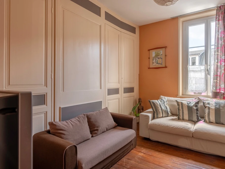 Pièce palière 1er étage. Lit clic clac 2 personnes