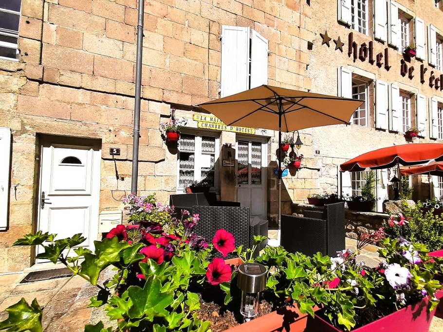 Chambres Clévacances - Lafayette et Cziffra - Terrasse fleurie et aménagée.