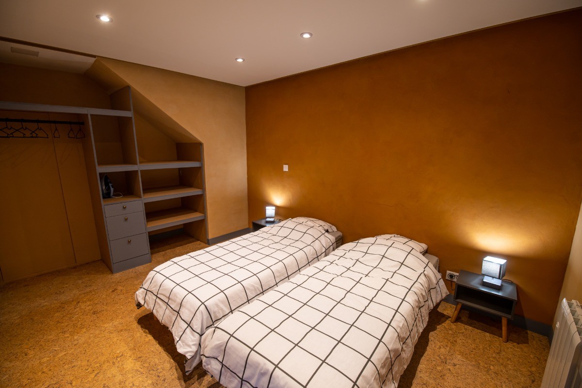 Halte Air et Go/ Barre des Dourbes / Chambre rez lit 2 x 80 x 200