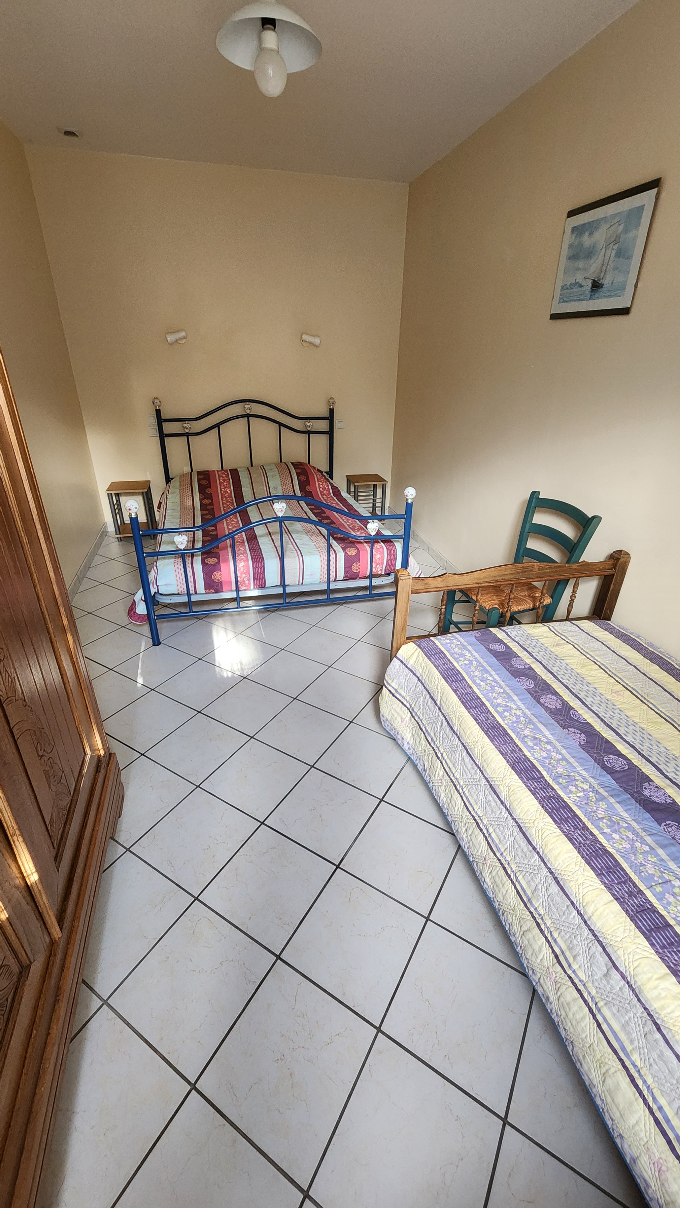 Chambre au RDC avec lit 140 cm et lit 90 cm