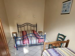 Chambre au RDC avec lit 140 cm et lit 90 cm